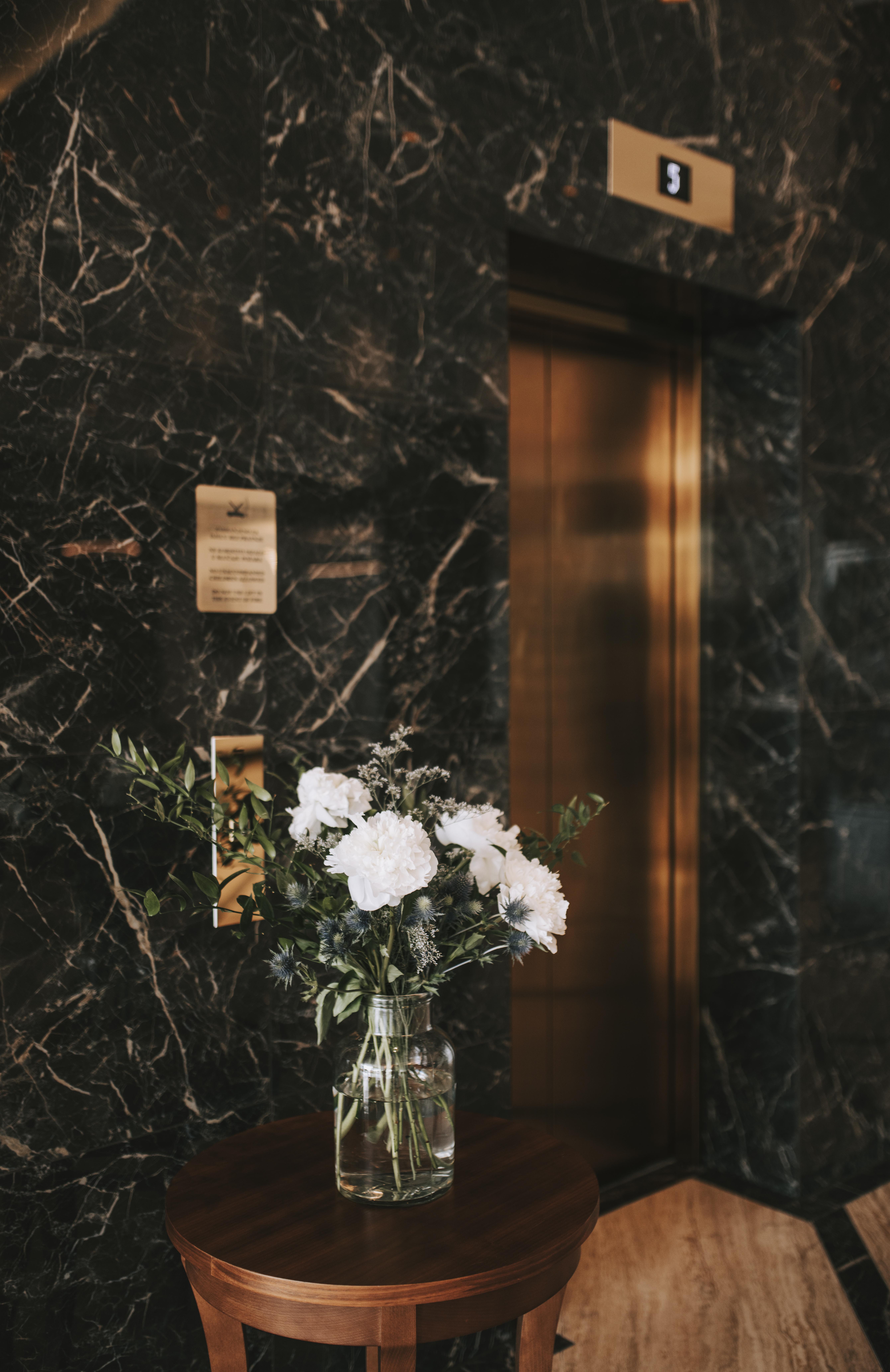 Hotel Miramare ซริกเวนิซา ภายนอก รูปภาพ The elevator to the 100th floor