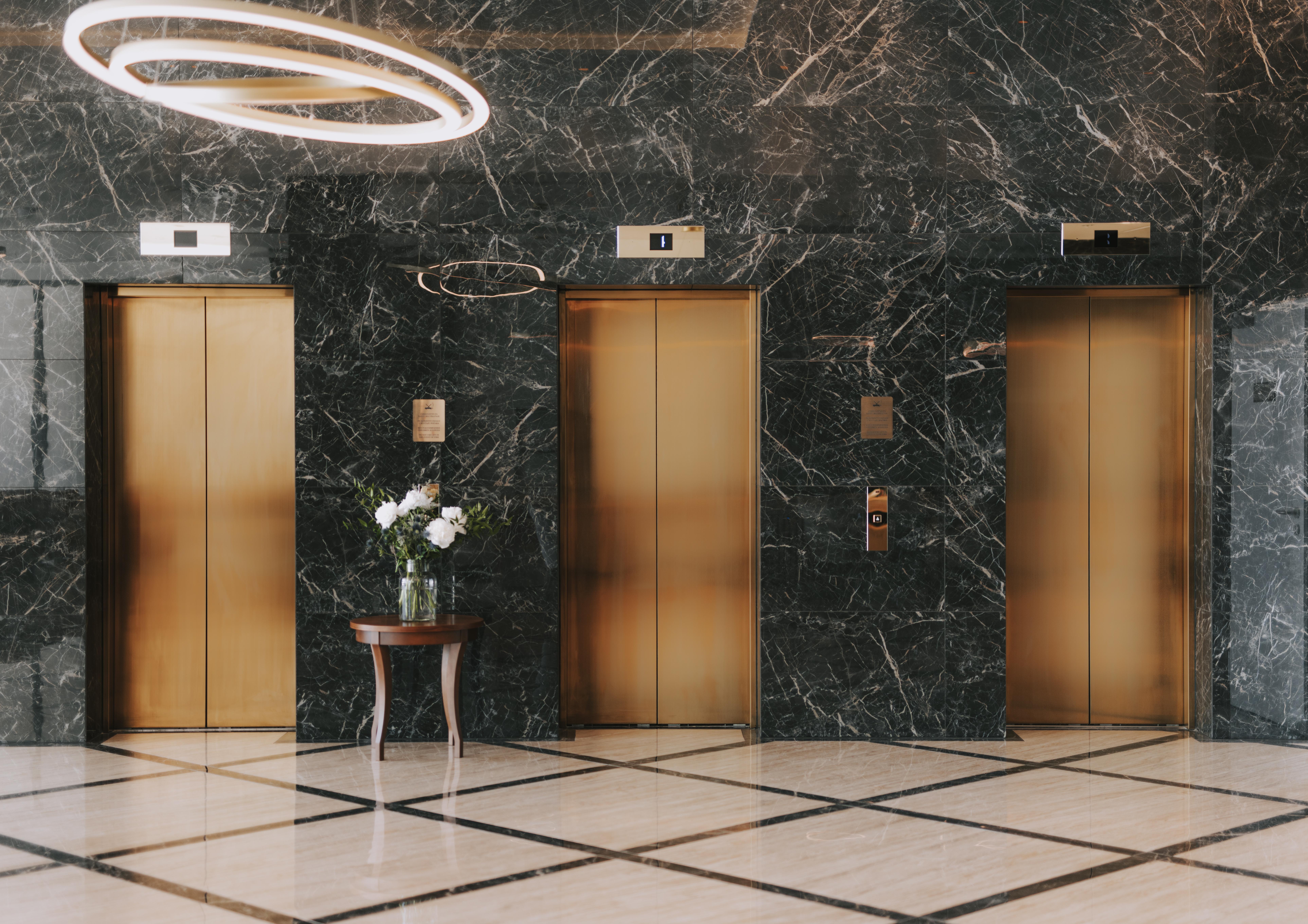 Hotel Miramare ซริกเวนิซา ภายนอก รูปภาพ Elevators in a hotel