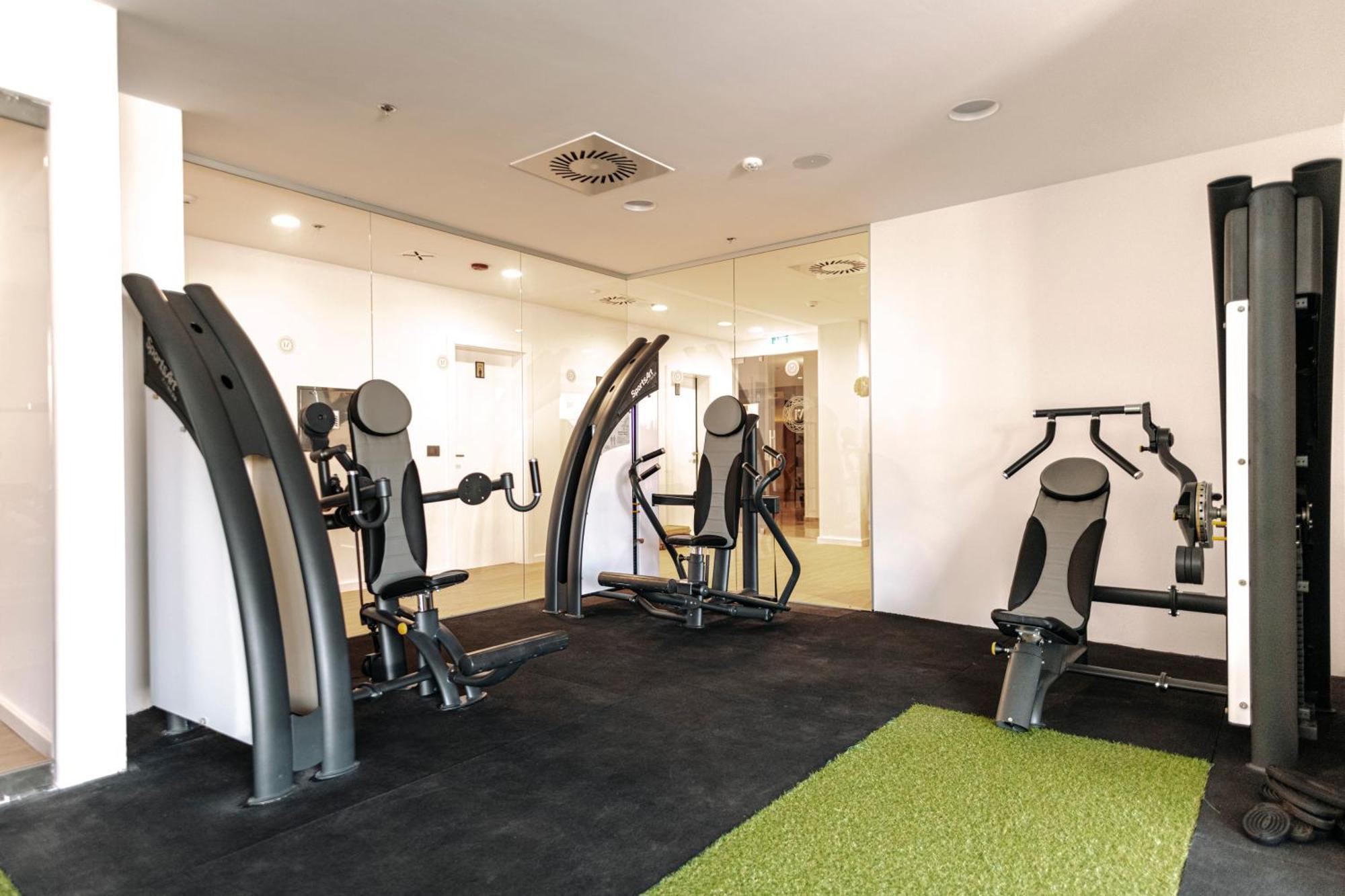 Hotel Miramare ซริกเวนิซา ภายนอก รูปภาพ The gym at the hotel